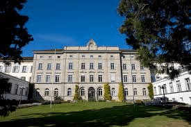 Gebäude einer psychiatrischen Klinik